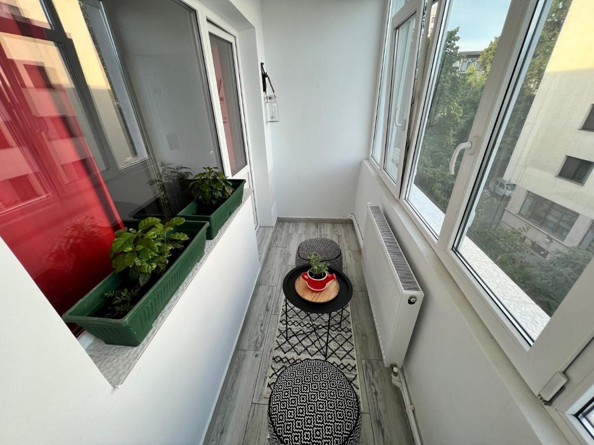 3 Rooms Apartment Airy & Bright Palas Style Iasi Exterior foto