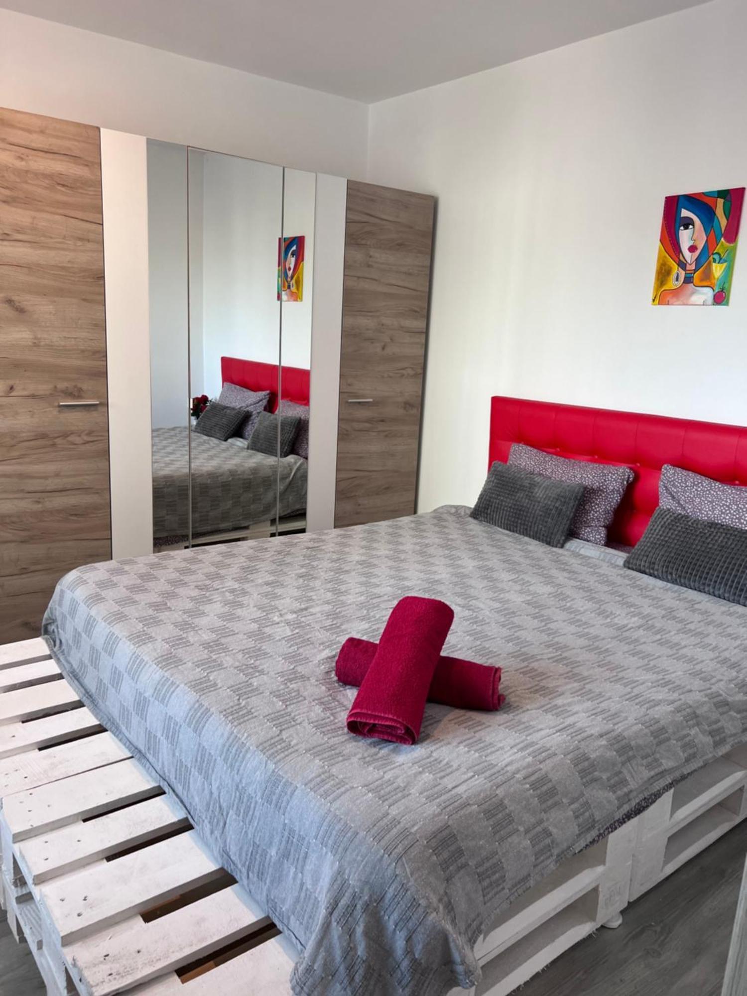3 Rooms Apartment Airy & Bright Palas Style Iasi Exterior foto