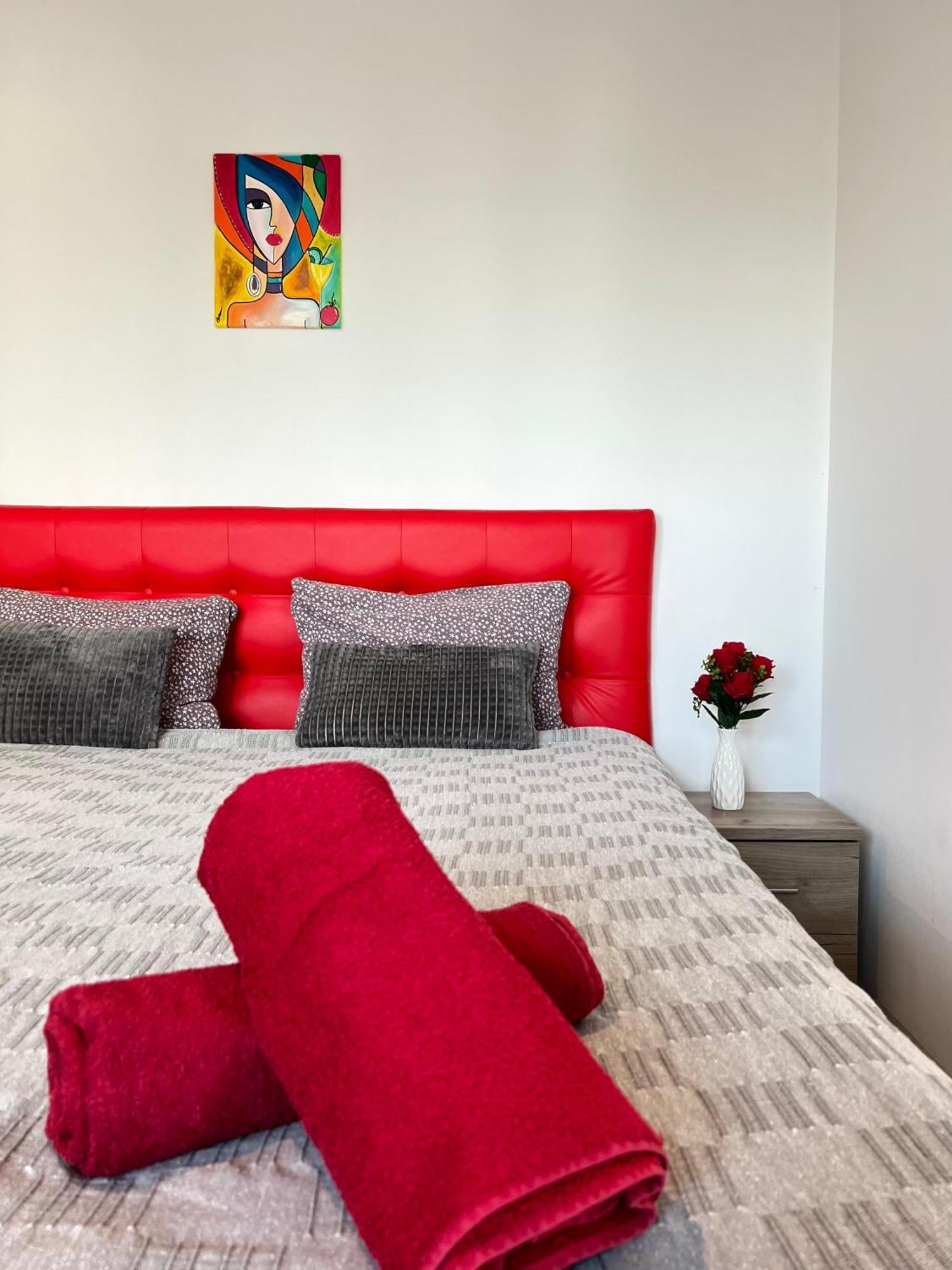 3 Rooms Apartment Airy & Bright Palas Style Iasi Exterior foto