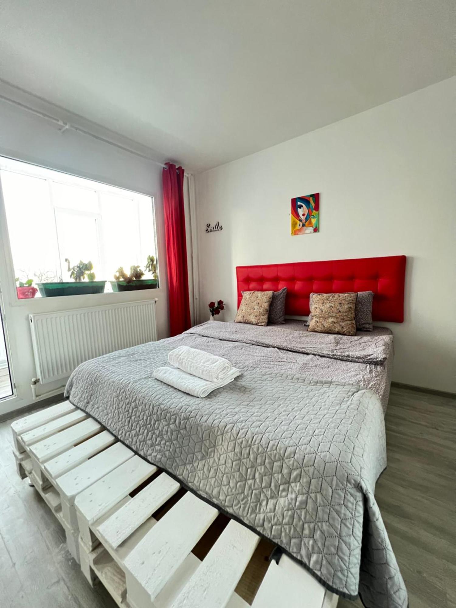 3 Rooms Apartment Airy & Bright Palas Style Iasi Exterior foto